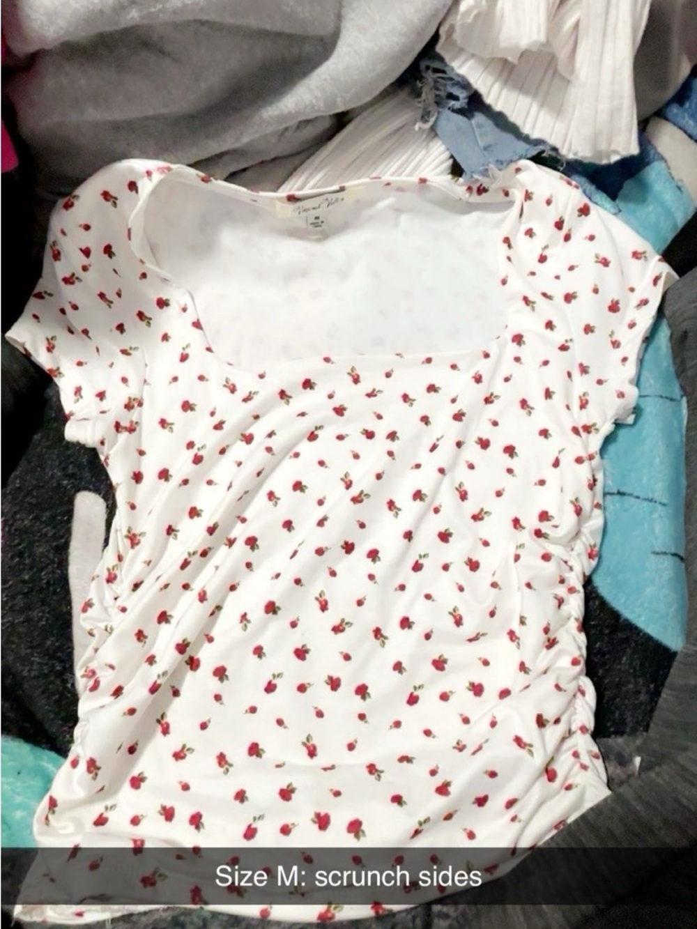 Square-Neck Scrunch-Side Floral Tee - White with Red Floral